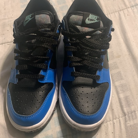 Nike Dunks size 5.5Y or kids and size 7 in women’s. - Picture 2 of 4
